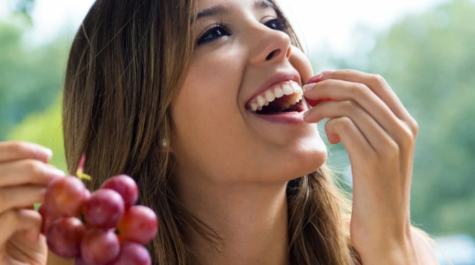 EL LADO DESCONOCIDO DEL RESVERATROL QUE DEBERÍAS CONOCER